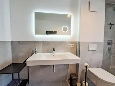 Ein Badezimmer in der Unterkunft Apartment Alpine Residence Auszeit-1 by Interhome