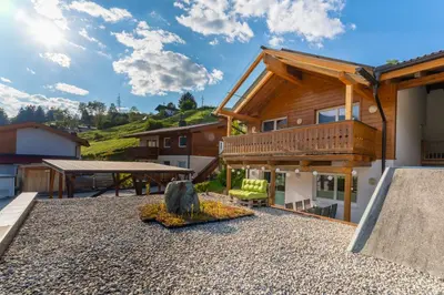 Das Gebäude in dem sich die Ferienwohnung befindet