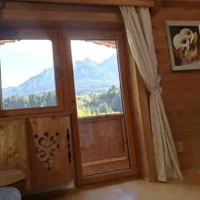 Ein allgemeiner Bergblick oder ein Berglick von der Ferienwohnung aus
