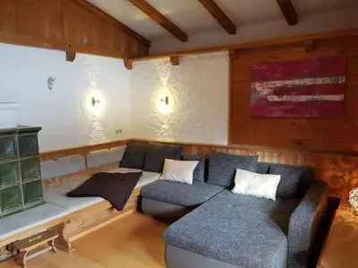 Ein Sitzbereich in der Unterkunft Gemütliche Wohnung mit Blick auf den Zahmen Kaiser