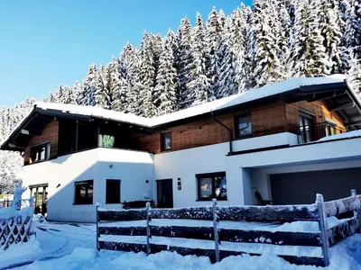 Zuhause bei Aurora im Winter