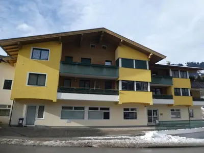 Das Gebäude in dem sich die Ferienwohnung befindet
