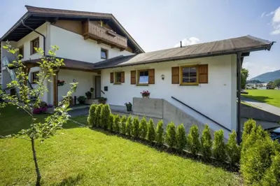 Ein Garten an der Unterkunft Gästehaus Schwaiger - Lendgasse
