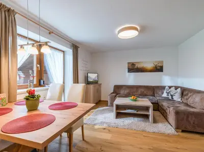 Ein Sitzbereich in der Unterkunft Gästehaus Schwaiger - Lendgasse