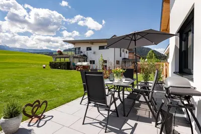 Ein allgemeiner Bergblick oder ein Berglick von der Ferienwohnung aus
