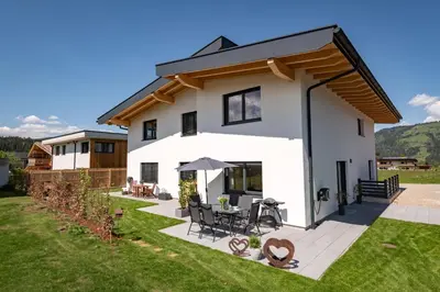 Das Gebäude in dem sich die Ferienwohnung befindet