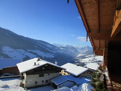Ein allgemeiner Bergblick oder ein Berglick von der Ferienwohnung aus