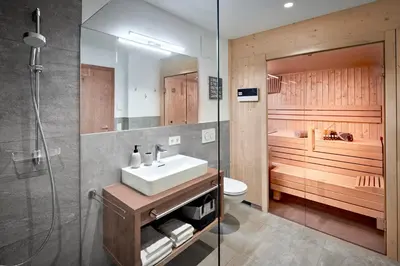 Ein Badezimmer in der Unterkunft Chalet Buchensteinwand Luxusapartment mit Sauna am Berg