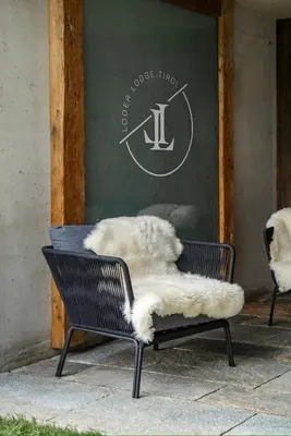 Ein Sitzbereich in der Unterkunft Loder Lodge