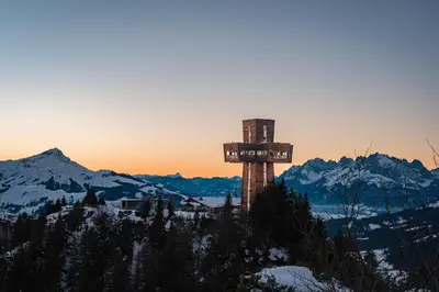 Ein allgemeiner Bergblick oder ein Berglick von der Ferienwohnung aus