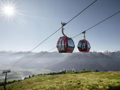 Ein allgemeiner Bergblick oder ein Berglick von des Ferienhauses aus