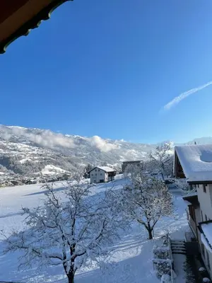 Ein allgemeiner Bergblick oder ein Berglick von der Ferienwohnung aus