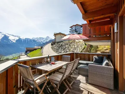 Ein allgemeiner Bergblick oder ein Berglick von des Chalets aus