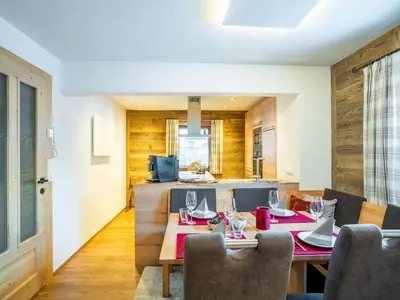 Ein Sitzbereich in der Unterkunft Chalet in Neukirchen near Ski Arena Wildkogel