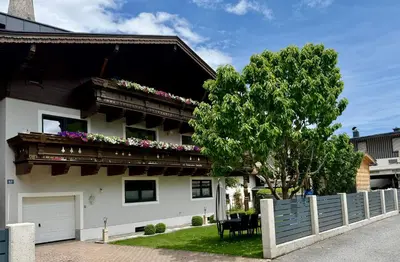 Das Gebäude in dem sich die Ferienwohnung befindet