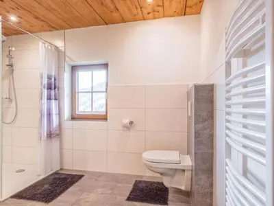 Ein Badezimmer in der Unterkunft Kraftplatz am Litzlhof Large