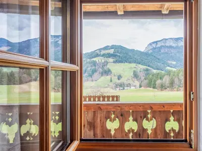 Ein allgemeiner Bergblick oder ein Berglick von der Ferienwohnung aus
