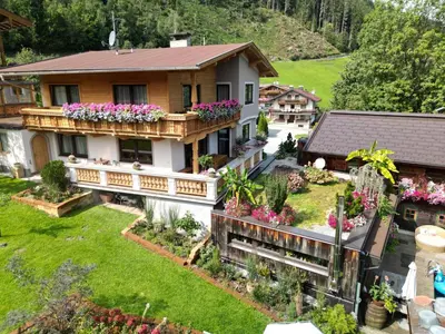 Ein Garten an der Unterkunft Binder's Saghaus