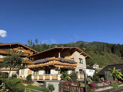 Ein allgemeiner Bergblick oder ein Berglick von der Ferienwohnung aus
