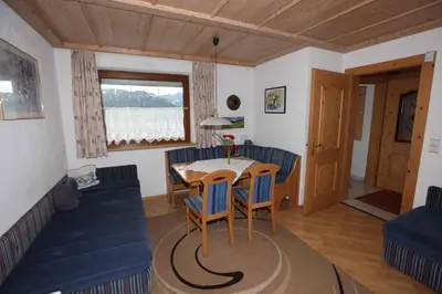 Ein Sitzbereich in der Unterkunft Apartment in Stummerberg - Zillertal 824