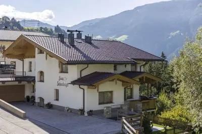 Ein allgemeiner Bergblick oder ein Berglick von der Ferienwohnung aus