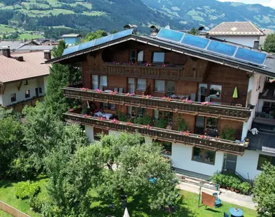 Ein allgemeiner Bergblick oder ein Berglick von der Ferienwohnung aus