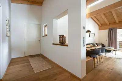 Ein Sitzbereich in der Unterkunft Ski & Golf Auszeit Apartment by Alpine Host Helpers