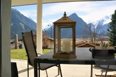 Ein allgemeiner Bergblick oder ein Berglick von der Ferienwohnung aus
