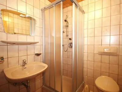 Ein Badezimmer in der Unterkunft Apartment Untererhof-3 by Interhome