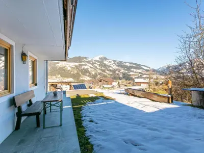 Ein allgemeiner Bergblick oder ein Berglick von der Ferienwohnung aus
