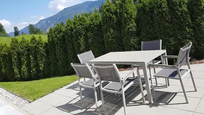 Ein allgemeiner Bergblick oder ein Berglick von der Ferienwohnung aus