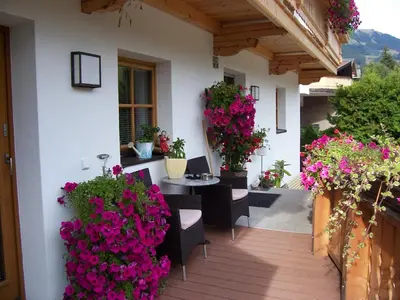 Ein Garten an der Unterkunft Haus Emberger