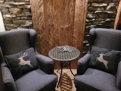 Ein Sitzbereich in der Unterkunft Alpine Lodge Brixen