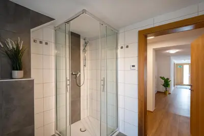 Ein Badezimmer in der Unterkunft Alpenapartment für Familien und Gruppen zentrale Lage