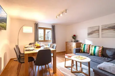 Ein Sitzbereich in der Unterkunft Alpenapartment für Familien und Gruppen zentrale Lage