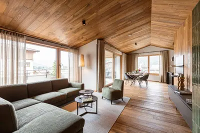 Ein Sitzbereich in der Unterkunft Chalet 104 Westendorf by ALPS RESORTS