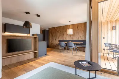 Ein Sitzbereich in der Unterkunft Chalet 104 Westendorf by ALPS RESORTS