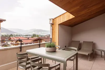 Ein allgemeiner Bergblick oder ein Berglick von der Ferienwohnung aus