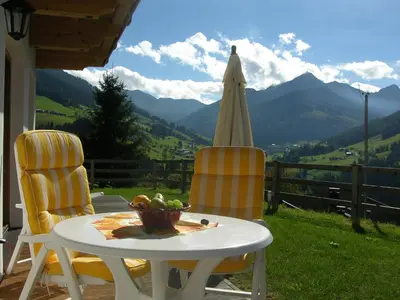 Ein allgemeiner Bergblick oder ein Berglick von der Ferienwohnung aus