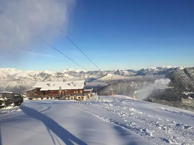 Ein allgemeiner Bergblick oder ein Berglick von der Ferienwohnung aus