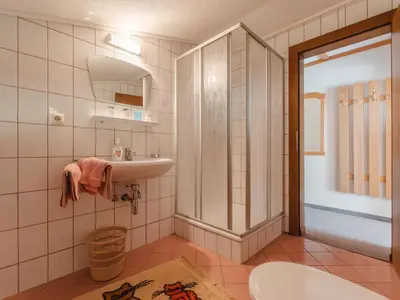 Ein Badezimmer in der Unterkunft Apartment Wildkogel 1 by Interhome