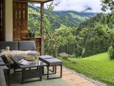 Ein allgemeiner Bergblick oder ein Berglick von der Ferienwohnung aus
