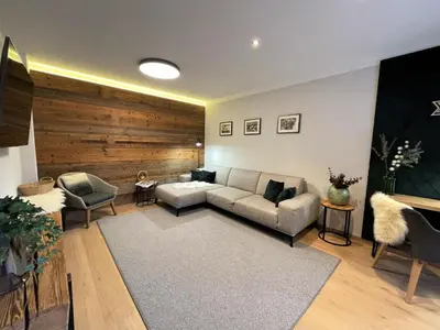 Ein Sitzbereich in der Unterkunft Apartment Chalet Holzerjuwel by Interhome