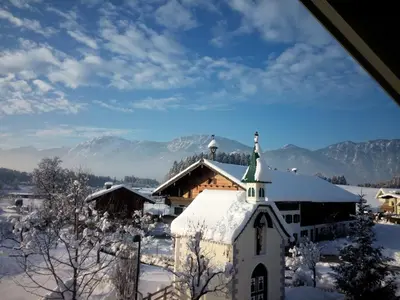 Ein allgemeiner Bergblick oder ein Berglick von der Ferienwohnung aus