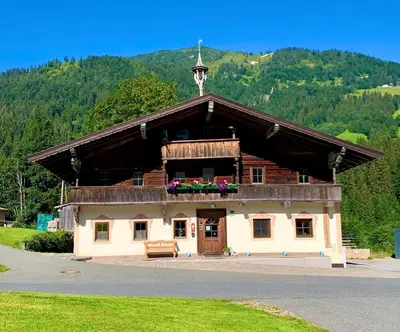 Ein allgemeiner Bergblick oder ein Berglick von der Pension aus
