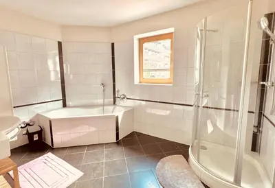 Ein Badezimmer in der Unterkunft Hollys Ferienwohnungen