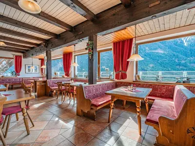 Ein allgemeiner Bergblick oder ein Berglick von des Chalets aus