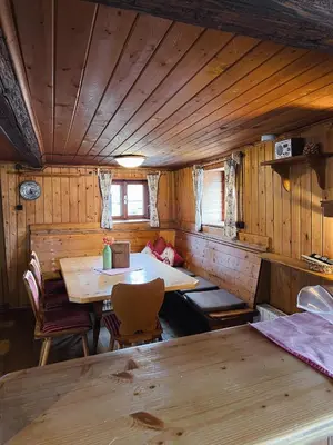 Ein Sitzbereich in der Unterkunft Sepplhütte