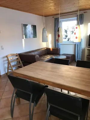 Ein Sitzbereich in der Unterkunft Ferienwohnung Kristin Brixen im Thale