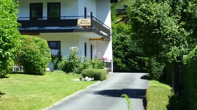 Ein Garten an der Unterkunft Haus Beatrice